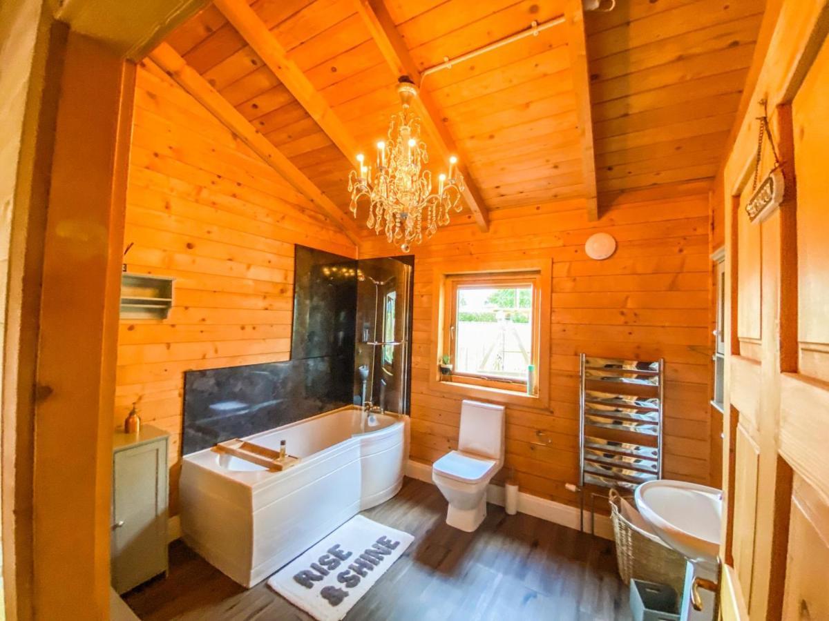 Beautiful 3-Bed Luxury Private Lodge In York Exteriör bild